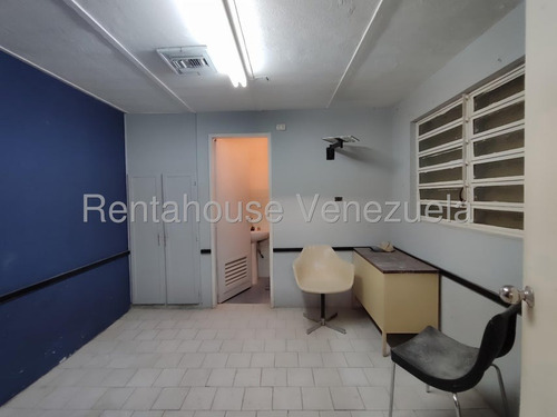 Casa En Alquiler En Zona Comercial Para Cualquier Uso Que Le Quieran Dar Antiguamente Funcionaba La Clínica Ronquillo La Casa Esta Para Ser Remodelada, Ubicada Estratégicamente