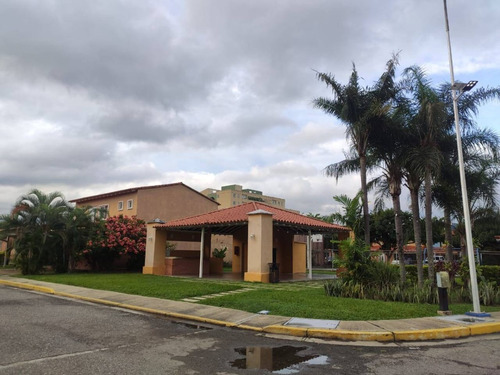 Imagen 20 de 20 de 165358 Carmen María González Vende Bello Thownhouse En Venta Conj. Res. Cantapiedra, Las Quintas De Naguanagua (0412-4359728)