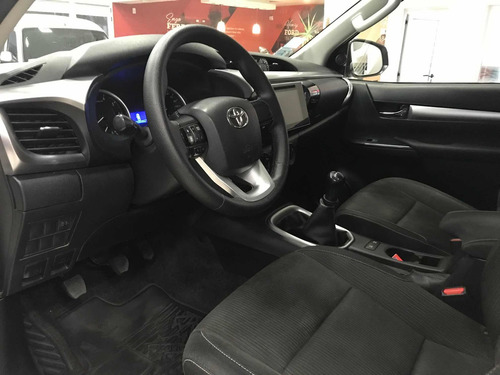 Imagen 9 de 15 de Toyota Hilux 2.4 Cd Sr 150cv 4x2 2017