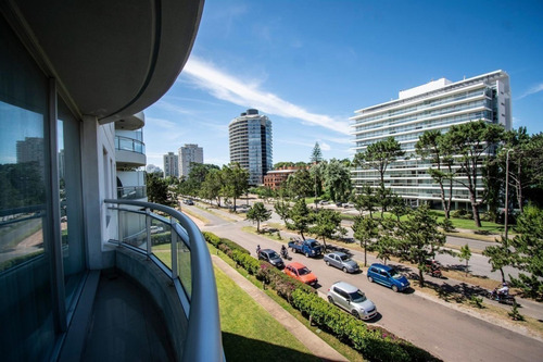 Apartamento En Venta En Torre Con Todos Los Amenities!.
