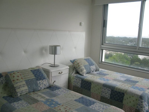 Venta De Apartamento 2 Dormitorio Y Medio En Brava