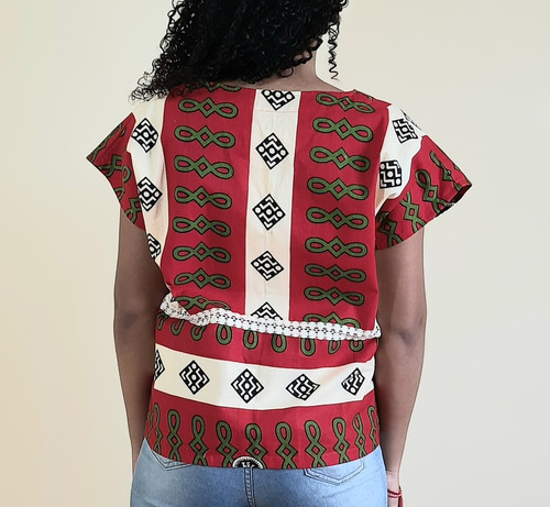 Imagem 4 de 4 de Blusa Cropped Feminina Tecido Silka