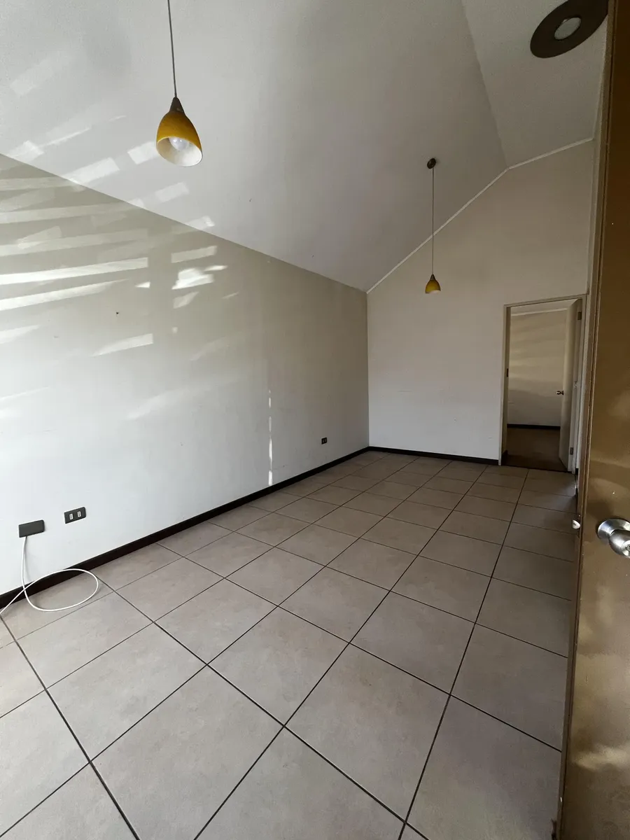 Imagen 5 de 10 de Casa De Un Piso En Exclusivo Condominio Los Ángeles.