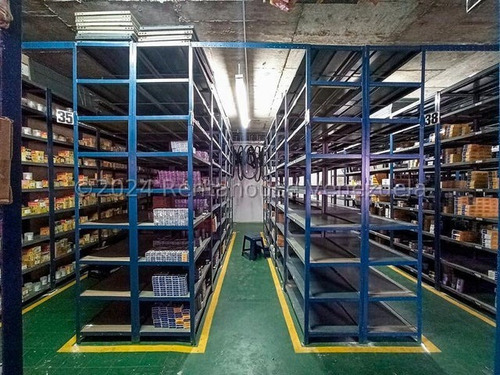 Amplio Local Comercial, Ideal Para Deposito O Centro De Despacho En Venta - Urb. Los Cortijos De Lourdes