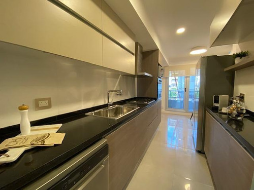 Piso Exclusivo Con Vista Franca Al Río Y 2 Cocheras
