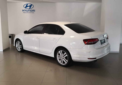 Imagen 2 de 21 de Volkswagen Jetta 2016 4p Sportline L5/2.5 Aut