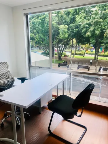 Oficina En Arriendo Amoblada 87m Chico