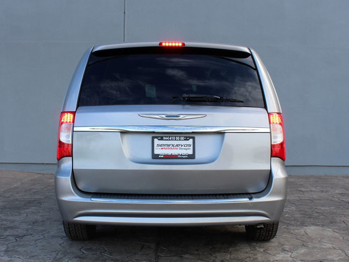 Imagen 4 de 15 de Chrysler Town & Country Li Touring 2016