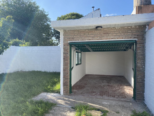 Casa De 3 O 4 Ambientes Con Quincho, Lavadero, Garage Y Parque En Villa España