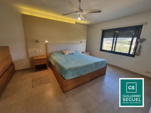 Casa En Venta De 4 Dormitorios + Escritorio Con Tremenda Vista Country 4 Hojas