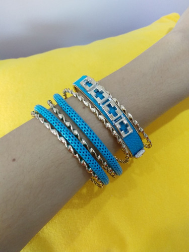 Set De Pulseras En Metal Dorado Y Turquesa