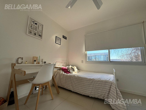 Casa Venta Bancalari 6 Ambientes Jardin Piscina