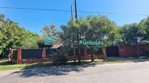 Casaquinta En Barrio La Union, A Mts De El Trebol, Con 3 Dormitorios Y Piscina