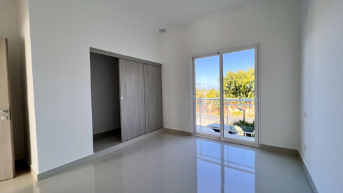 Imagen 9 de 17 de Apartamento Terminado Con Vista Al Lago