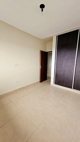 Alquiler! Departamento De Categoría Tipo Dúplex De 2 Dormitorios En Lavalle Al 1100, Barrio Sur