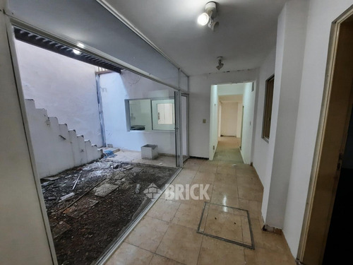 (venta En Block) Local Y 3 Deptos En Carlos Calvo Al 1100 - 534 M2 Cub De Existencia