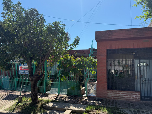 Casa Americana Mas Un Departamento De Dos Ambientes En San Fco Solano
