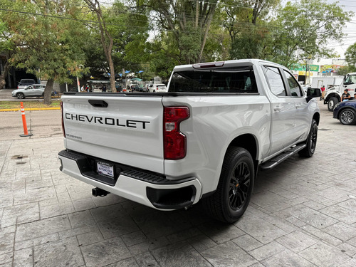 Chevrolet Silverado V6 4x4 2021