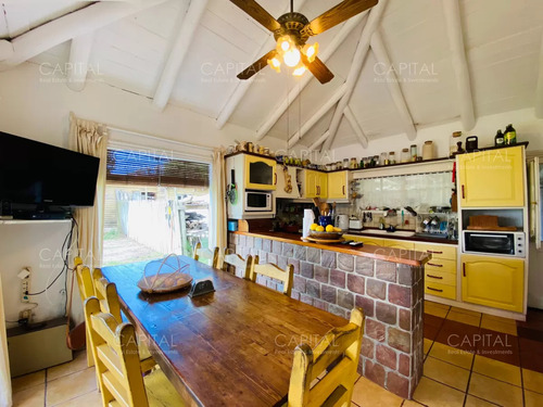 Chacra En Venta Cinco Dormitorios Y Dependencia En Miramar Acres