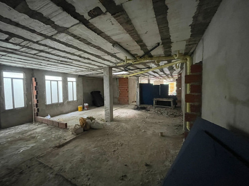 Imagen 7 de 30 de Se Vende Edifico De Tres Pisos Barrio Los Andes