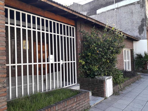 Imagen 1 de 14 de Moron Central Sur-chalet De 3 Ambientes Muy Amplio-fot.2