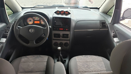 Imagem 3 de 11 de Fiat Idea 1.8 Mpi Adventure 8v Flex 4p Manual