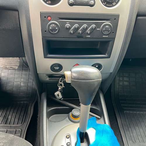 Renault Megane 2.0 DYNAMIQUE SEDAN 16V GASOLINA 4P AUTOMÁTICO