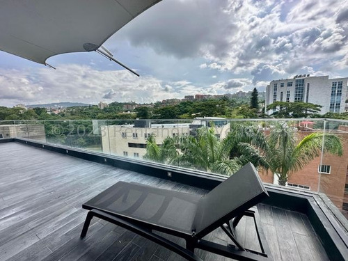 Lujoso Penthouse Ubicado En Los Naranjos De Las Mercedes. #24-15045