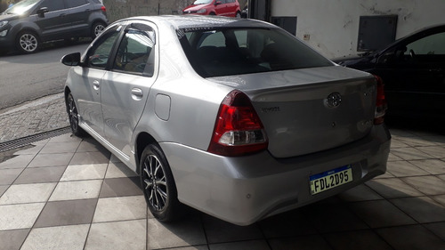 Imagem 2 de 9 de Toyota Etios Sedan Platinun 1.5 Aut 2018 Prata