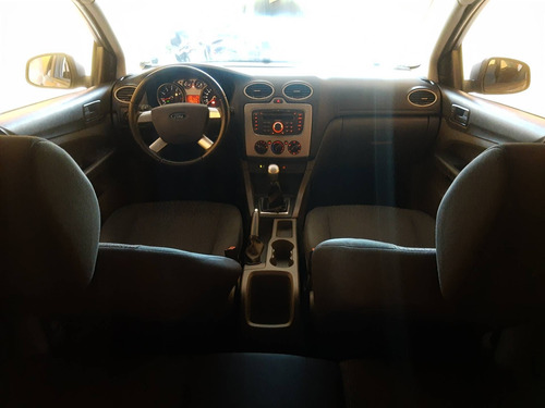 Imagem 15 de 15 de Ford Focus 1.6 8v Gasolina 4p Manual