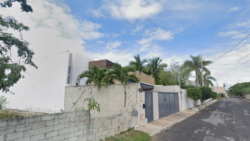 Casa En Venta En Montebello Merida A0512