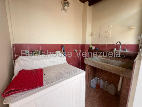 Dennymar, Vende Hermosa Casa Dentro De Urbanismo Privado Y Exclusivo De Cabudare Consta De 4 Habitaciones Y 6 Baños En Impecables Condiciones Por Favor Visítala! B5a7688