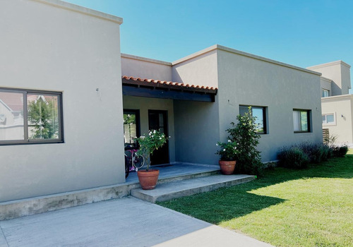 Imagen 2 de 16 de Casa En Venta En El Canton Barrio Puerto Lote Interno Con Pileta