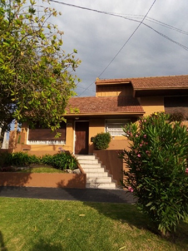 Venta Hermoso Chalet En Punta Mogotes