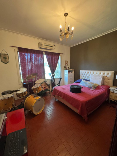 Venta Casa 5 Ambientes Con Patio Y Garaje En Temperley.
