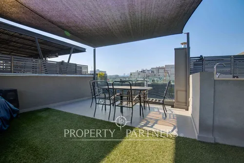 Penthouse Dúplex Con Vista Despejada En Moderno Ed...