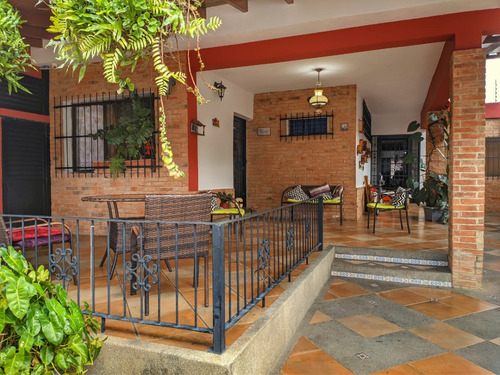 Se Vende Amplia Casa Res Carialinda Naguanagua Atc-1089