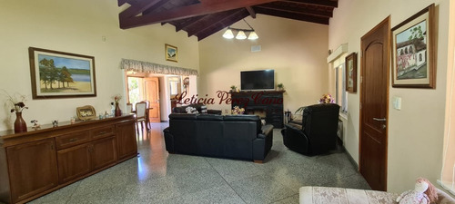 Casa En Venta En Jardines De Cordoba, Zona De Los Colegios 3 Dormitorios- Ref: 19355
