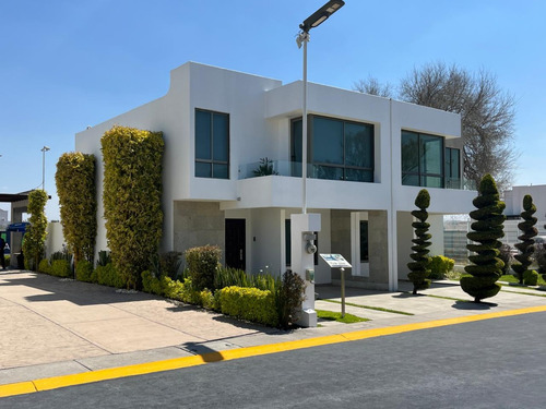 Casa Residencial En Tecamac Ojo De Agua, 3 Recamaras, Alberca Y Parque En Zona De Amenidades, Pequeño Cluster