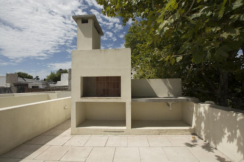 Dúplex 2d Con Patio Y También Barbacoa Abierta Con Parrillero De Uso Exclusivo!