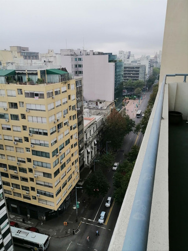 18 De Julio Y Río Branco, Piso Alto Con Vista !!!