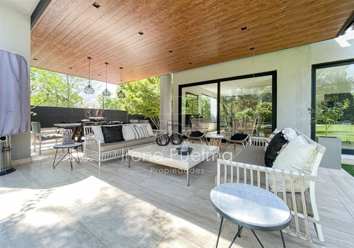 Vende Casa Impecable En Golf De Manquehue En Lo Barnechea