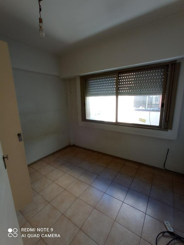 Dto 2 Ambientes Cerca De Av Rivadavia Expensas Incluidas