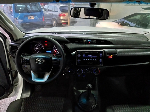 Imagen 14 de 22 de Toyota Hilux 2017 2.4 Cd Dx 150cv 4x4