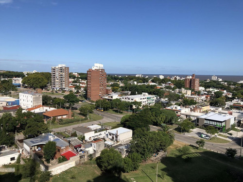 Imagen 7 de 20 de Departamento - Malvín-complejo Pilay - 1 Dorm Con Amplia Terraza Con Renta
