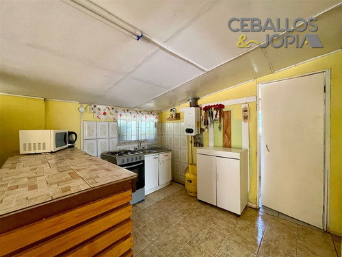 Casa En Venta De 4 Dorm. En Olmué