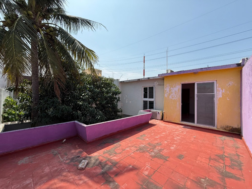 Casa En Venta En Boca Del Río, Veracruz Col. Graciano Sánchez Romo, De 4 Recamaras Y 4 Baños. A 5min Del Centro De Boca Del Rio, Plaza El Dorado Y Playas De Boca Del Rio.