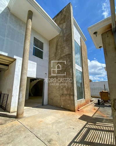 Venta De Town House Amplio En Obra Limpia Con Piscina Ubicado En Urbanizacion Los Saltos En Puerto Ordaz, Ciudad Guayana, Bolívar