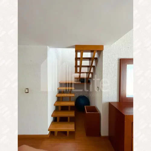Casa En Venta Con Amplio Jardin En Cumbres Del Lago