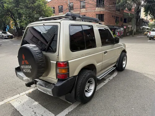 Mitsubishi Montero 3.0 V13